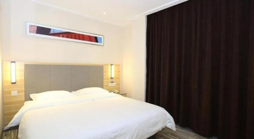 Bed in City Comfort Inn Hotel Zhangjiajie Railway Station Tianmen Mountain Cableway Station