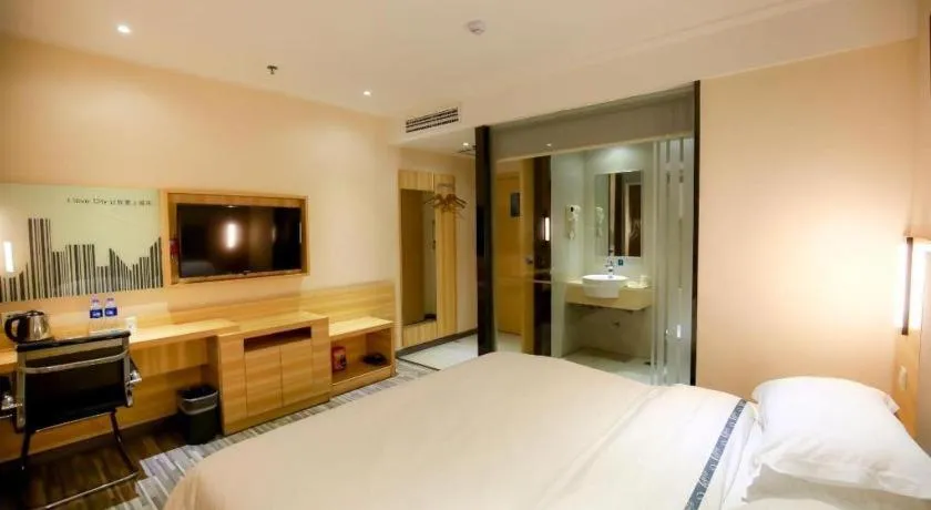 Bed in City Comfort Inn Hotel Zhangjiajie Railway Station Tianmen Mountain Cableway Station