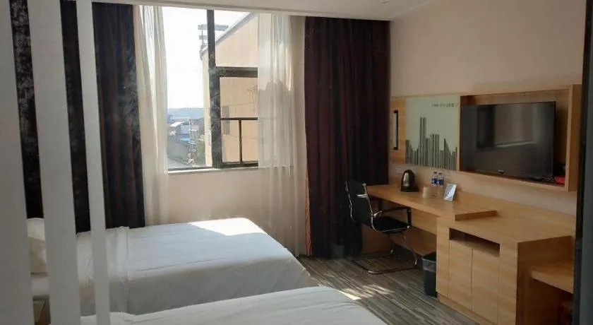 Bed in City Comfort Inn Hotel Zhangjiajie Railway Station Tianmen Mountain Cableway Station