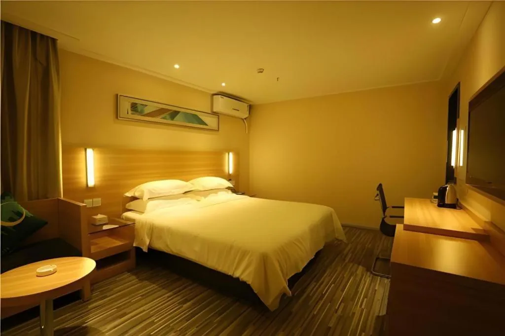 Bed in City Comfort Inn Hotel Zhangjiajie Railway Station Tianmen Mountain Cableway Station