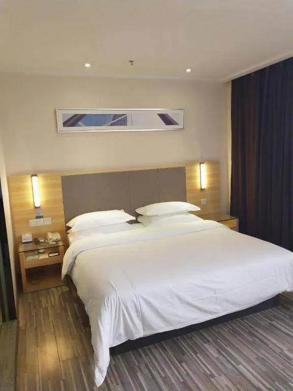 Bed in City Comfort Inn Hotel Zhangjiajie Railway Station Tianmen Mountain Cableway Station