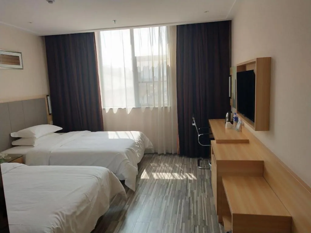 Bed in City Comfort Inn Hotel Zhangjiajie Railway Station Tianmen Mountain Cableway Station