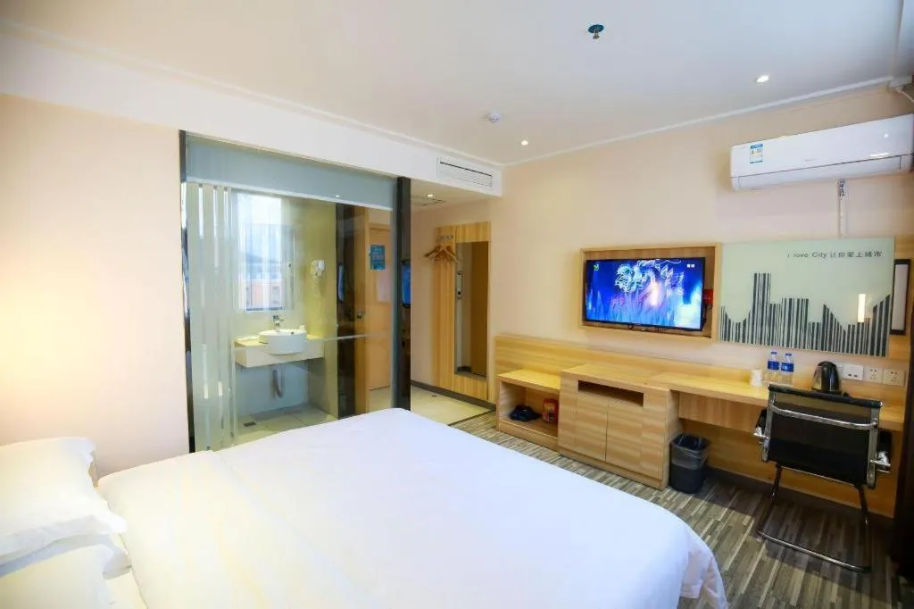 Bed in City Comfort Inn Hotel Zhangjiajie Railway Station Tianmen Mountain Cableway Station