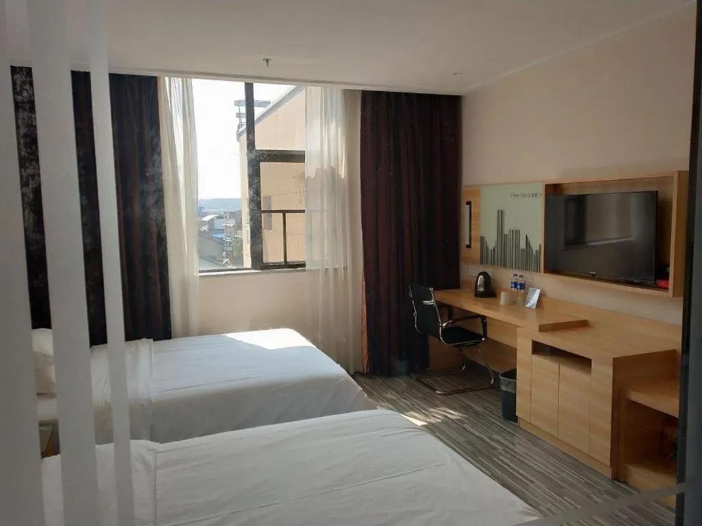 Bed in City Comfort Inn Hotel Zhangjiajie Railway Station Tianmen Mountain Cableway Station