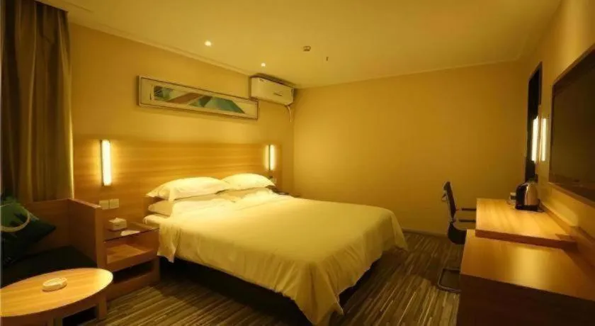 Bed in City Comfort Inn Hotel Zhangjiajie Railway Station Tianmen Mountain Cableway Station