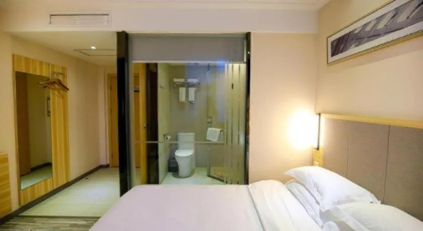 Bed in City Comfort Inn Hotel Zhangjiajie Railway Station Tianmen Mountain Cableway Station