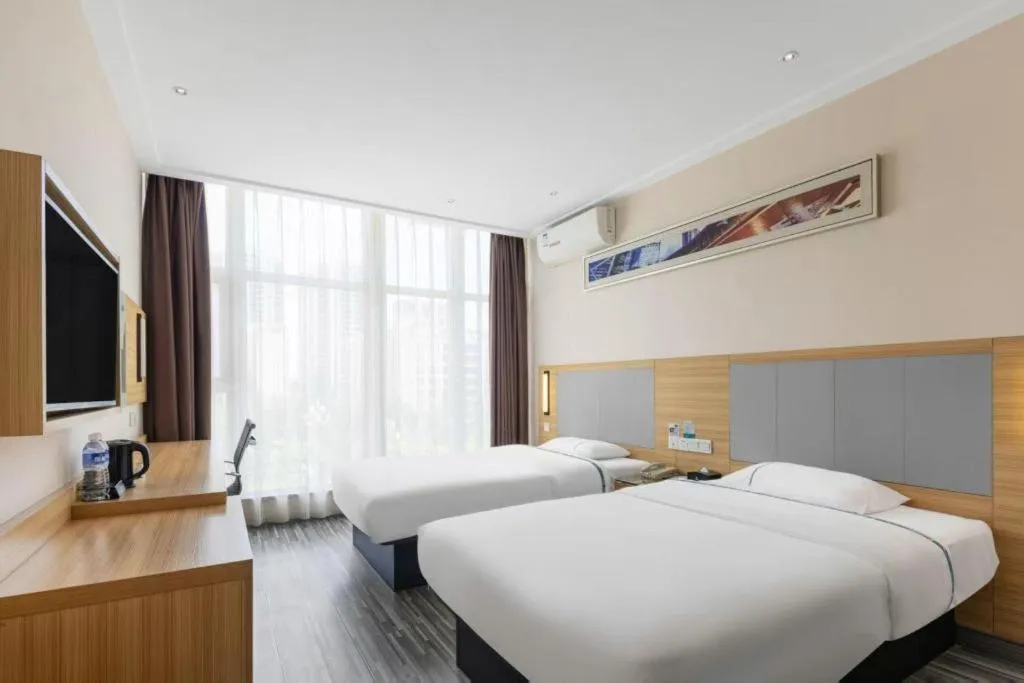 Bed in City Comfort Inn Hotel Zhangjiajie Railway Station Tianmen Mountain Cableway Station