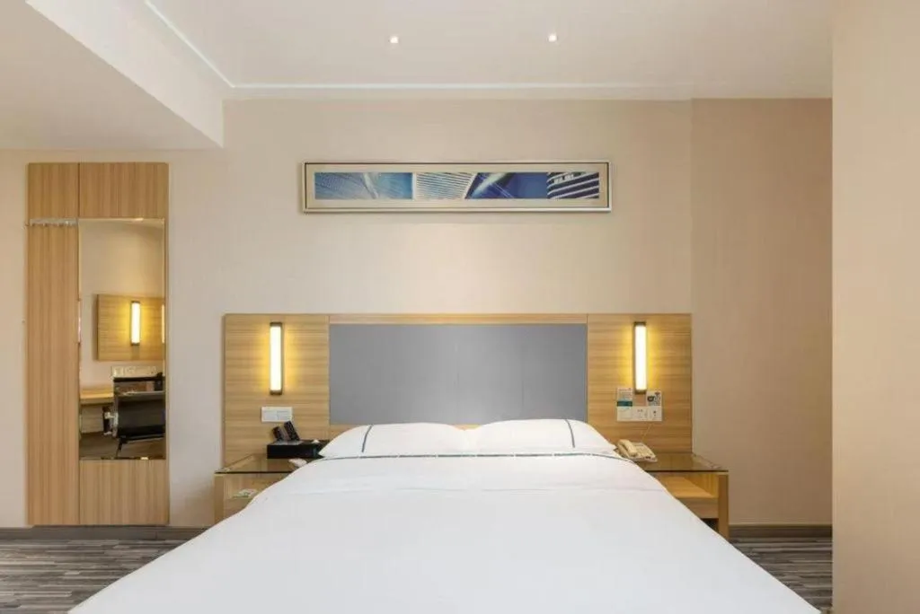 Bed in City Comfort Inn Hotel Zhangjiajie Railway Station Tianmen Mountain Cableway Station