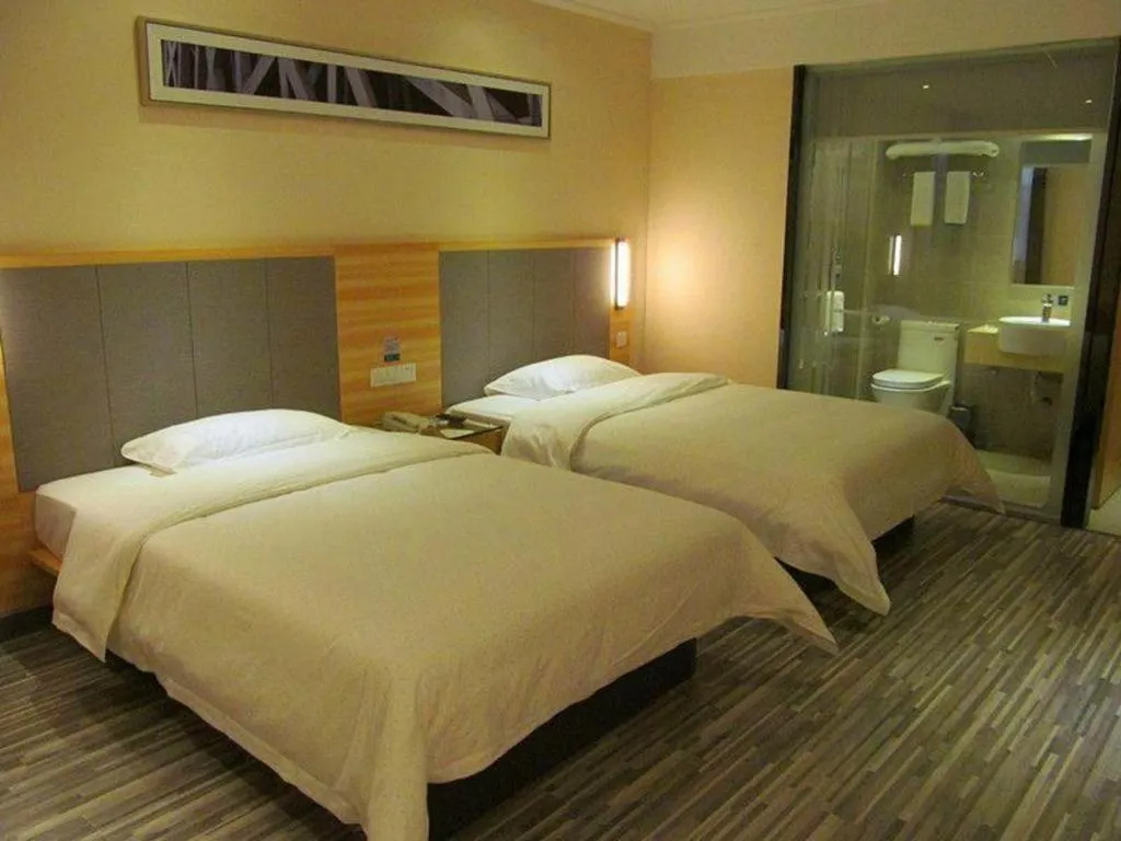 Bed in City Comfort Inn Hotel Zhangjiajie Railway Station Tianmen Mountain Cableway Station