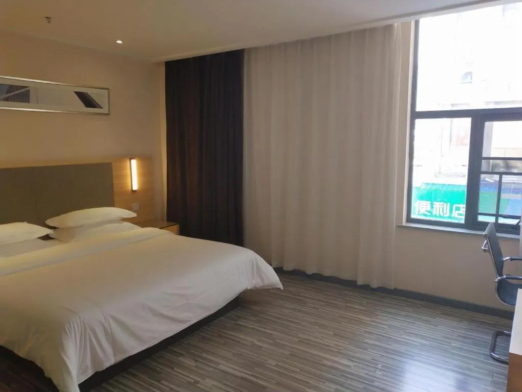 Bed in City Comfort Inn Hotel Zhangjiajie Railway Station Tianmen Mountain Cableway Station