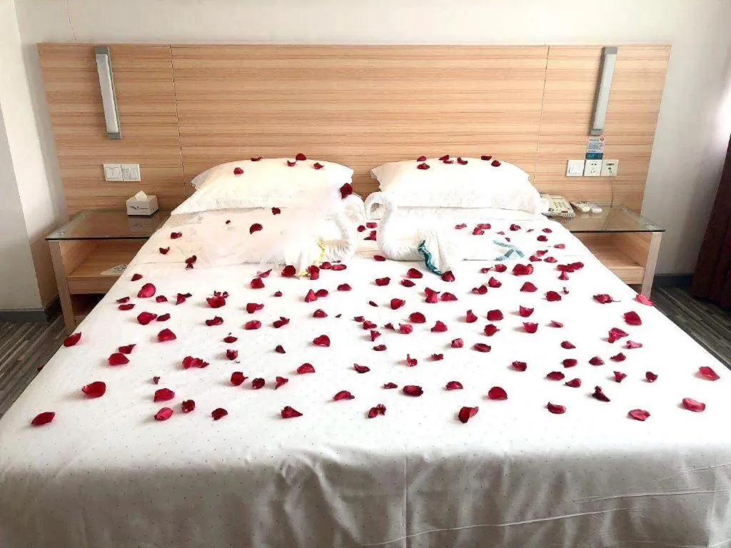 Bed in City Comfort Inn Chongqing Lianglukou Metro Station