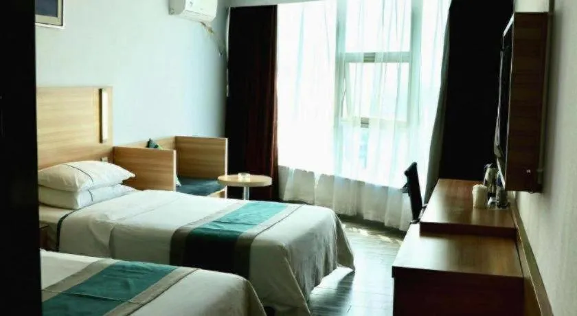 Bed in City Comfort Inn Chongqing Lianglukou Metro Station