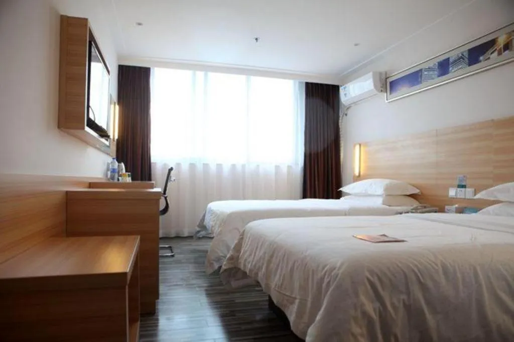 Bed in City Comfort Inn Chongqing Lianglukou Metro Station