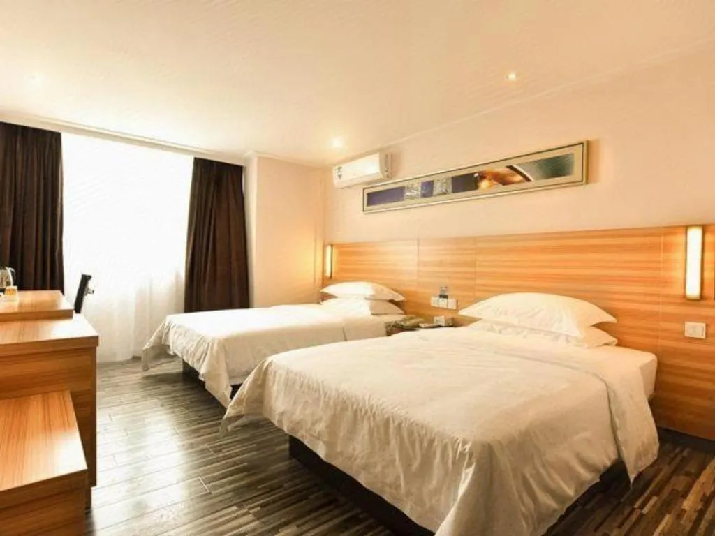 Bed in City Comfort Inn Chongqing Lianglukou Metro Station