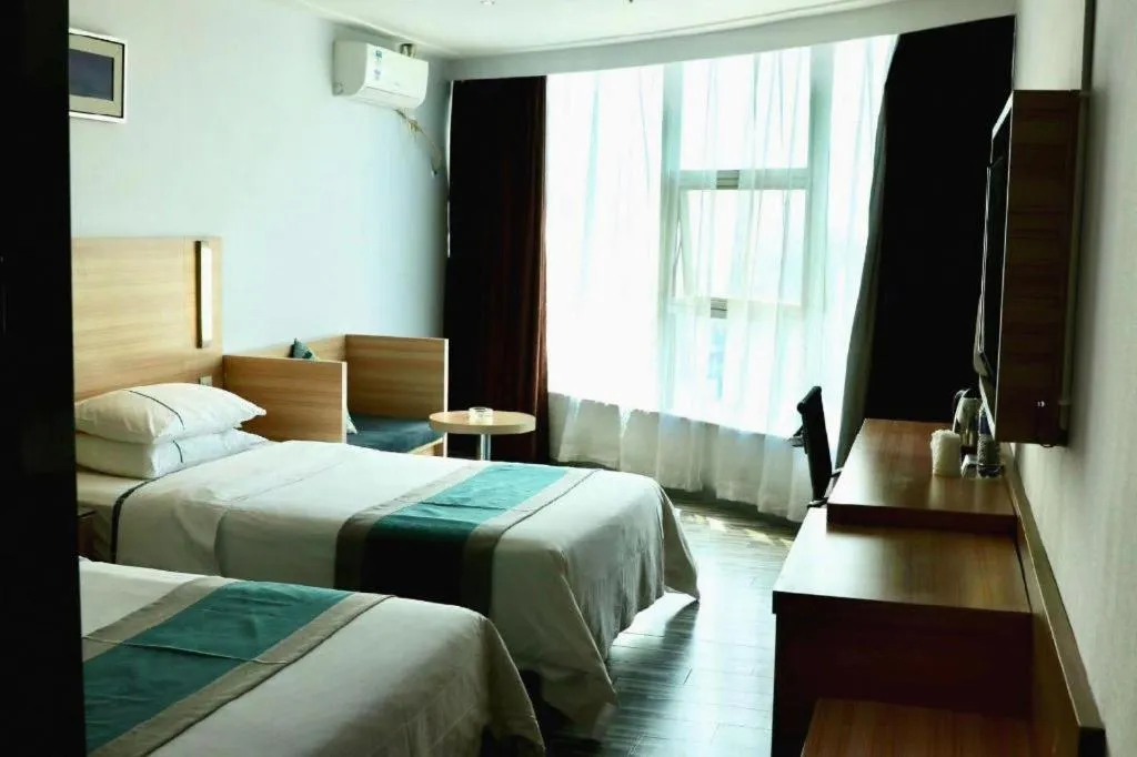 Bed in City Comfort Inn Chongqing Lianglukou Metro Station