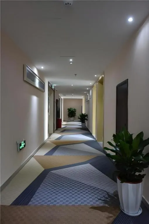 City Comfort Inn Chongqing Lianglukou Metro Station