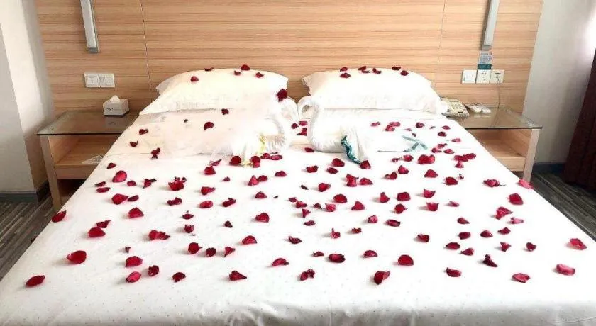 Bed in City Comfort Inn Chongqing Lianglukou Metro Station