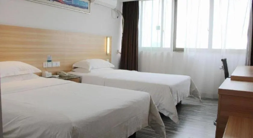 Bed in City Comfort Inn Chongqing Lianglukou Metro Station