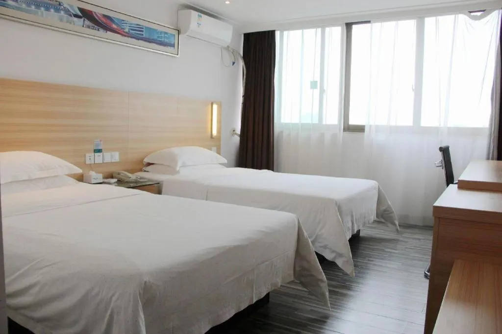 Bed in City Comfort Inn Chongqing Lianglukou Metro Station