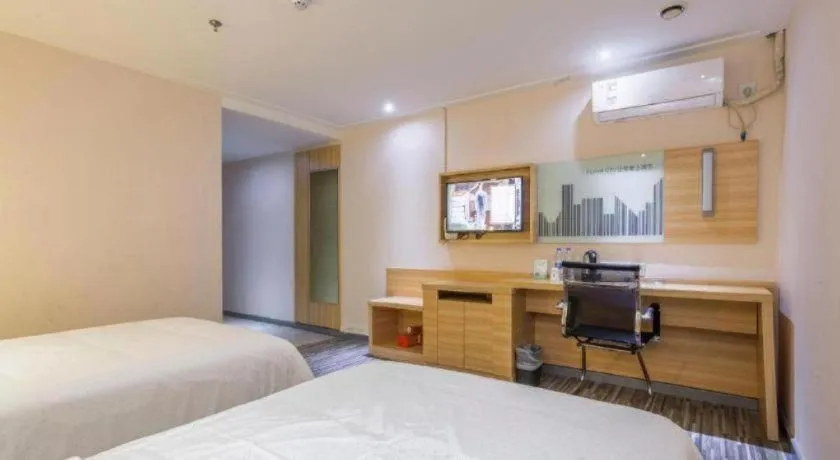 Bed in City Comfort Inn Chongqing Lianglukou Metro Station