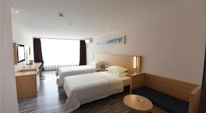 Bed in City Comfort Inn Chongqing Lianglukou Metro Station