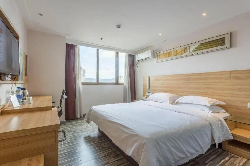 Bed in City Comfort Inn Chongqing Lianglukou Metro Station