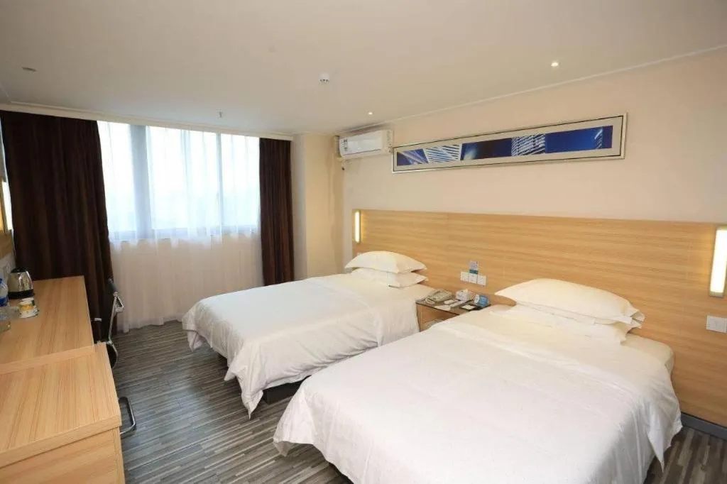 Bed in City Comfort Inn Chongqing Lianglukou Metro Station