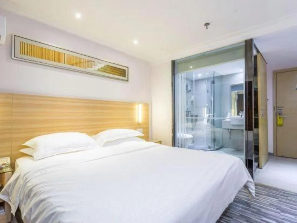 Bed in City Comfort Inn Chongqing Lianglukou Metro Station