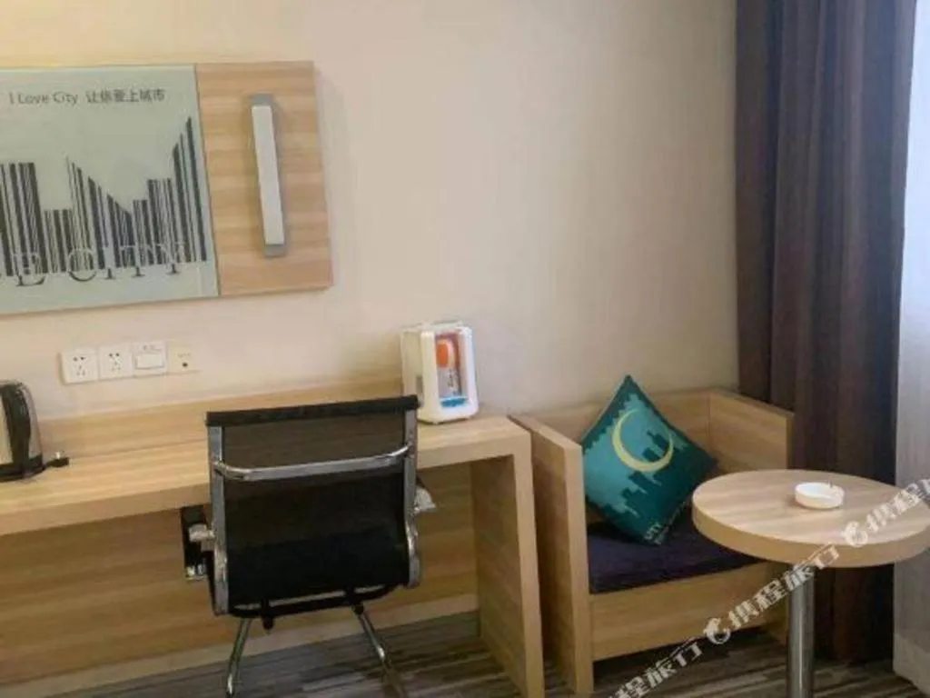 City Comfort Inn Yunfu Luoding Triumph Plaza