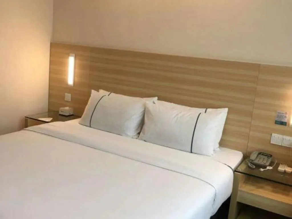 Bed in City Comfort Inn Yunfu Luoding Triumph Plaza