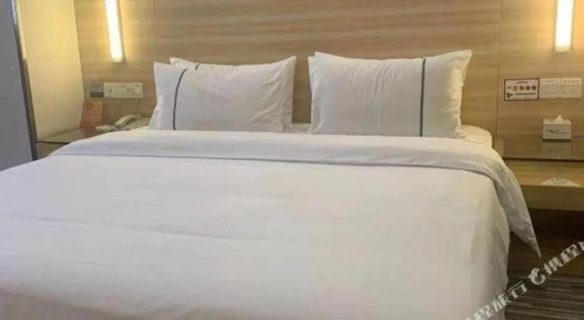 Bed in City Comfort Inn Yunfu Luoding Triumph Plaza