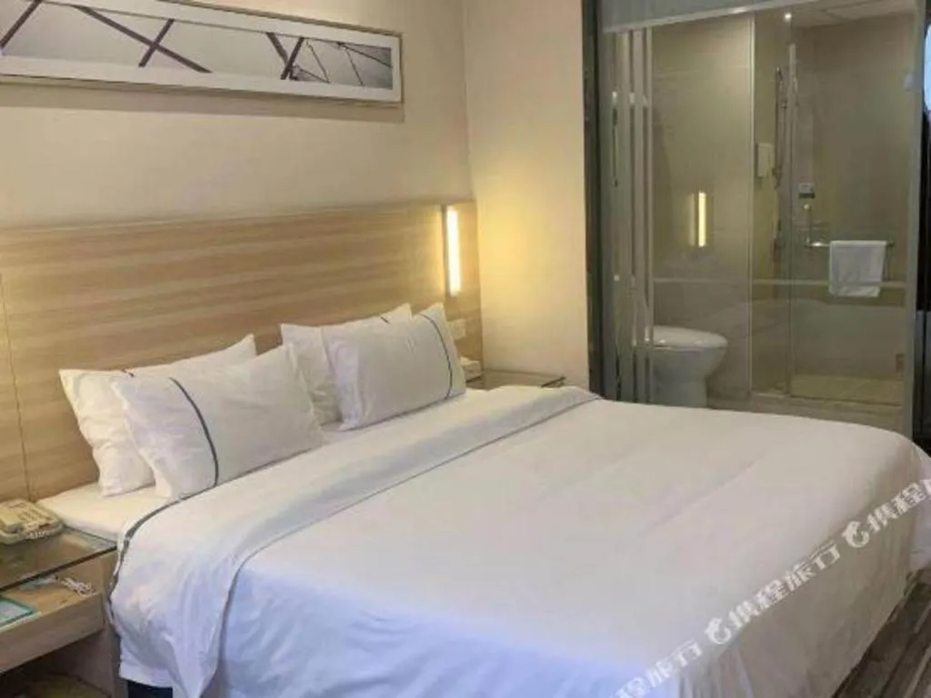 Bed in City Comfort Inn Yunfu Luoding Triumph Plaza