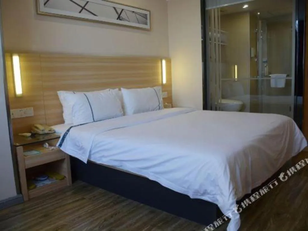 Bed in City Comfort Inn Yunfu Luoding Triumph Plaza