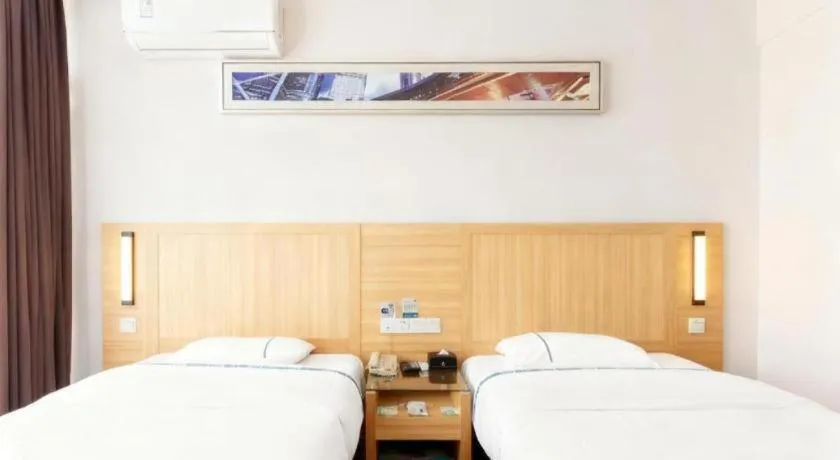 Bed in City Comfort Inn Yunfu Luoding Triumph Plaza