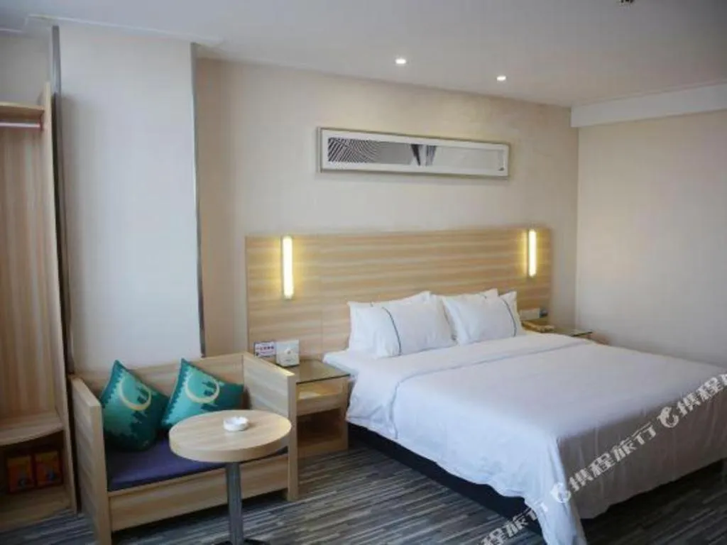 Bed in City Comfort Inn Yunfu Luoding Triumph Plaza