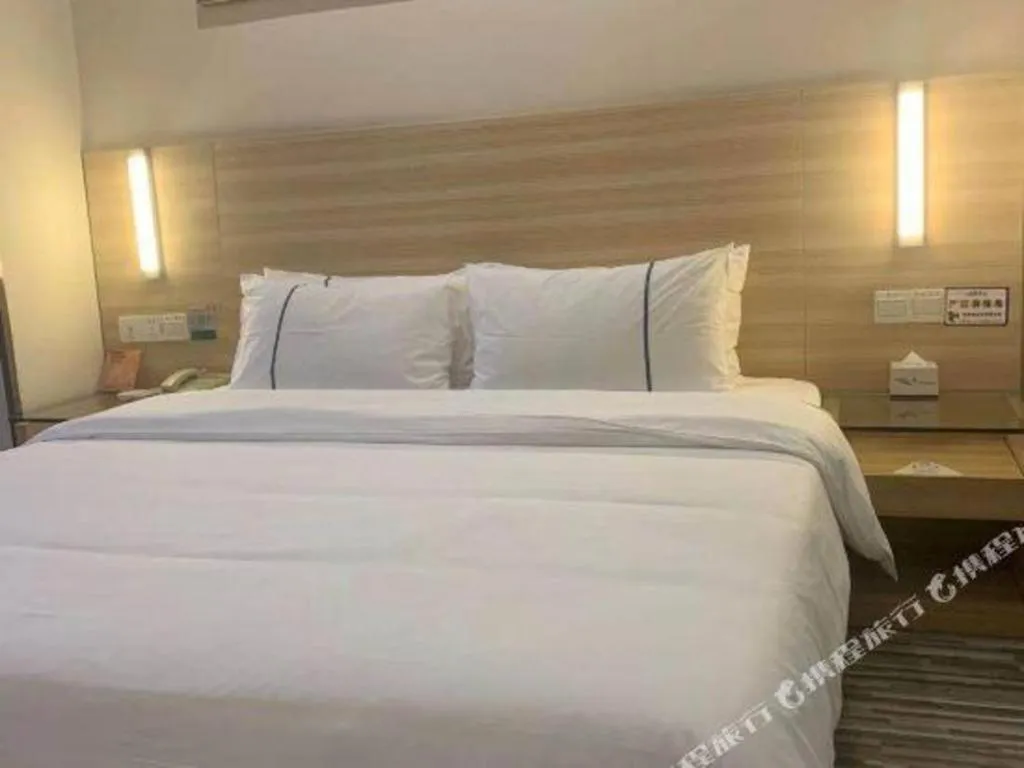 Bed in City Comfort Inn Yunfu Luoding Triumph Plaza