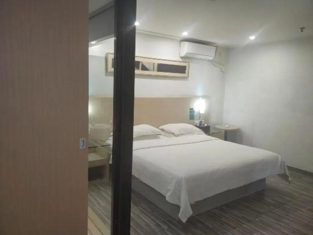 Bed in City Comfort Inn Xianning Wenquan Road Walmart Plaza