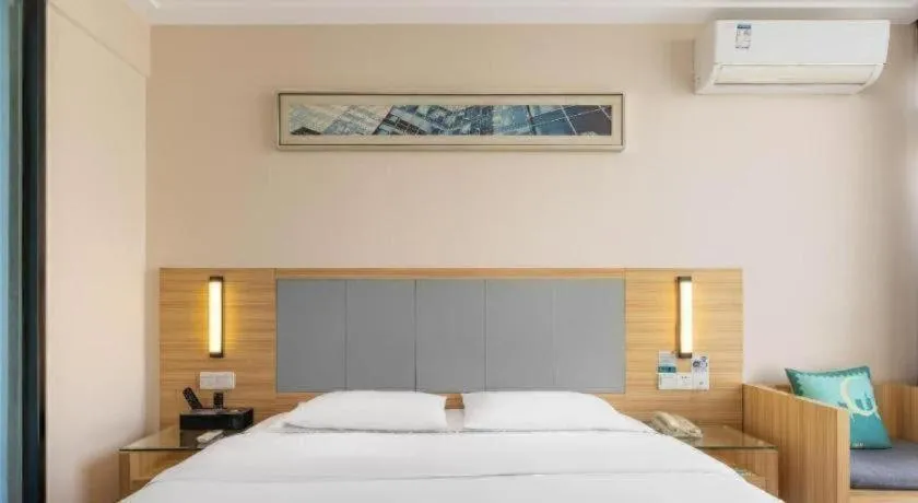 Bed in City Comfort Inn Xianning Wenquan Road Walmart Plaza