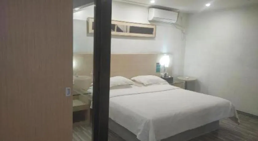 Bed in City Comfort Inn Xianning Wenquan Road Walmart Plaza