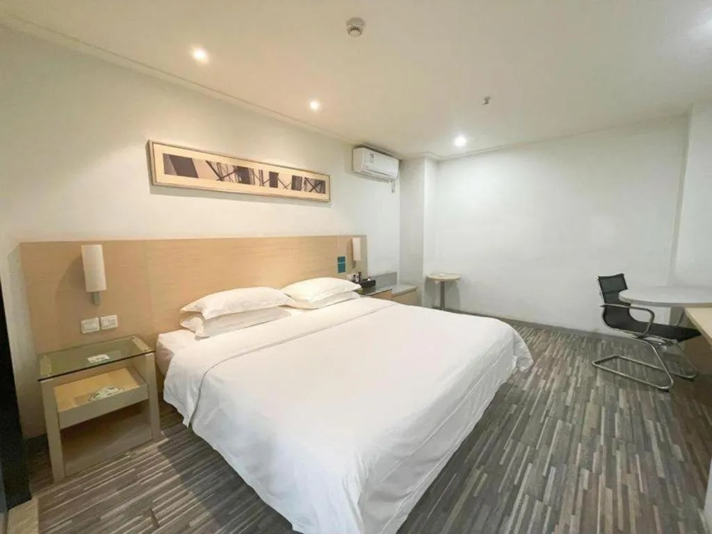 Bed in City Comfort Inn Xianning Wenquan Road Walmart Plaza