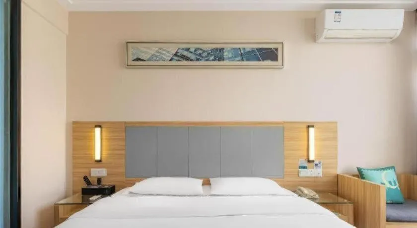 Bed in City Comfort Inn Xianning Wenquan Road Walmart Plaza