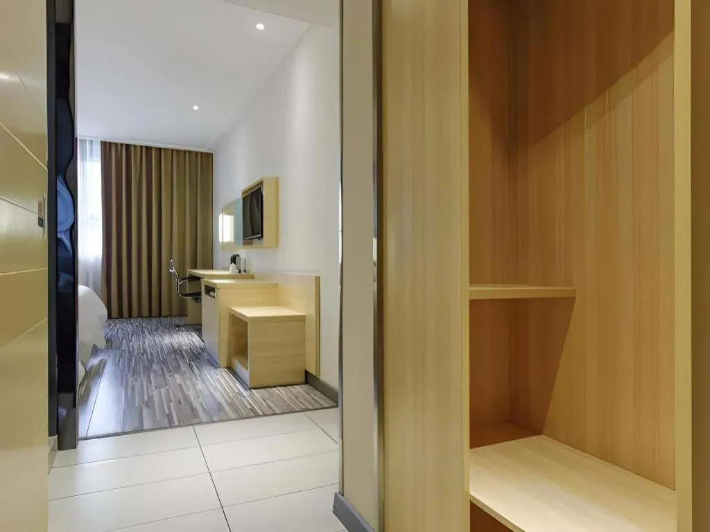 Bed in City Comfort Inn Hotel Guiyang Normal University Yangmingci Metro Station