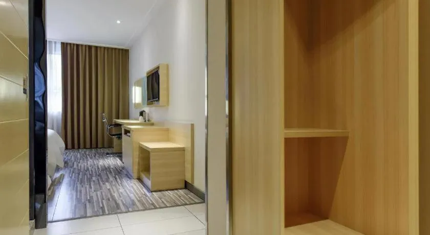 City Comfort Inn Hotel Guiyang Normal University Yangmingci Metro Station