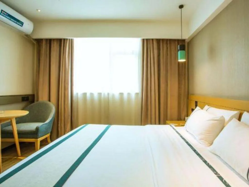 Bed in City Comfort Inn Hezhou Avenue