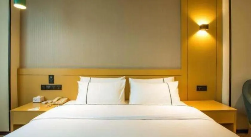 Bed in City Comfort Inn Hezhou Avenue