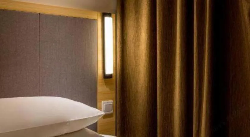 Bed in City Comfort Inn Dongguan Nancheng Tian'an Digital City