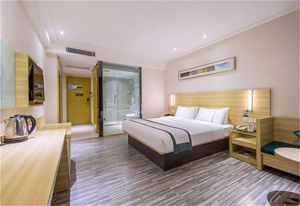 Bed in City Comfort Inn Maoming High Speed Railway Station Wenming Road