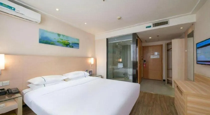 Bed in City Comfort Inn Maoming High Speed Railway Station Wenming Road