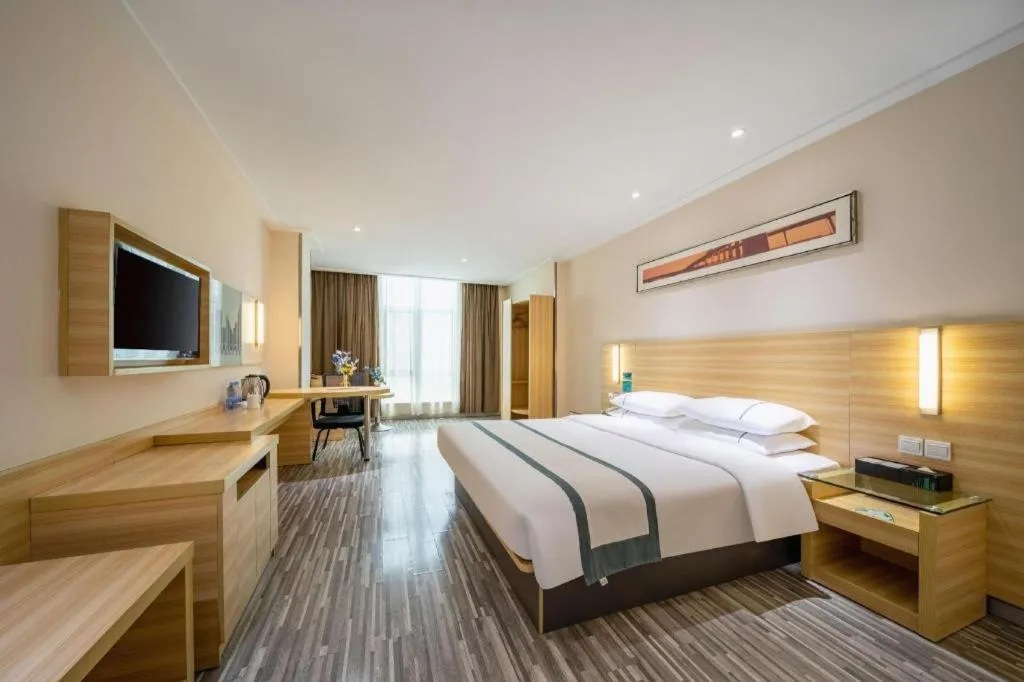 Bed in City Comfort Inn Maoming High Speed Railway Station Wenming Road