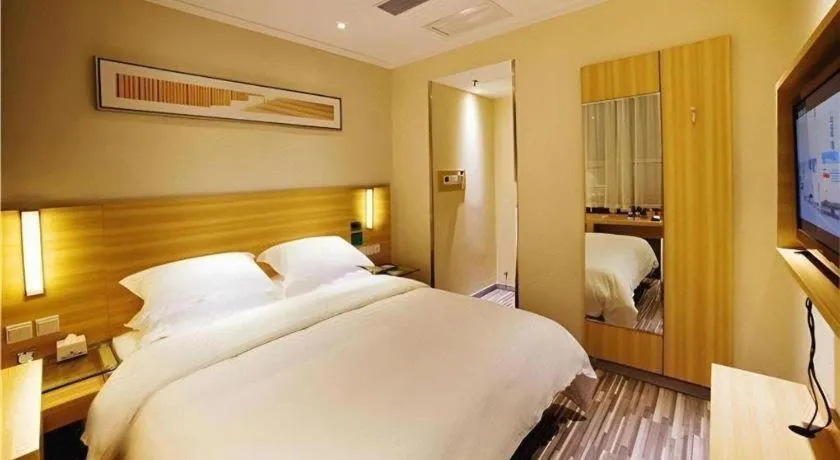 Bed in City Comfort Inn Maoming High Speed Railway Station Wenming Road